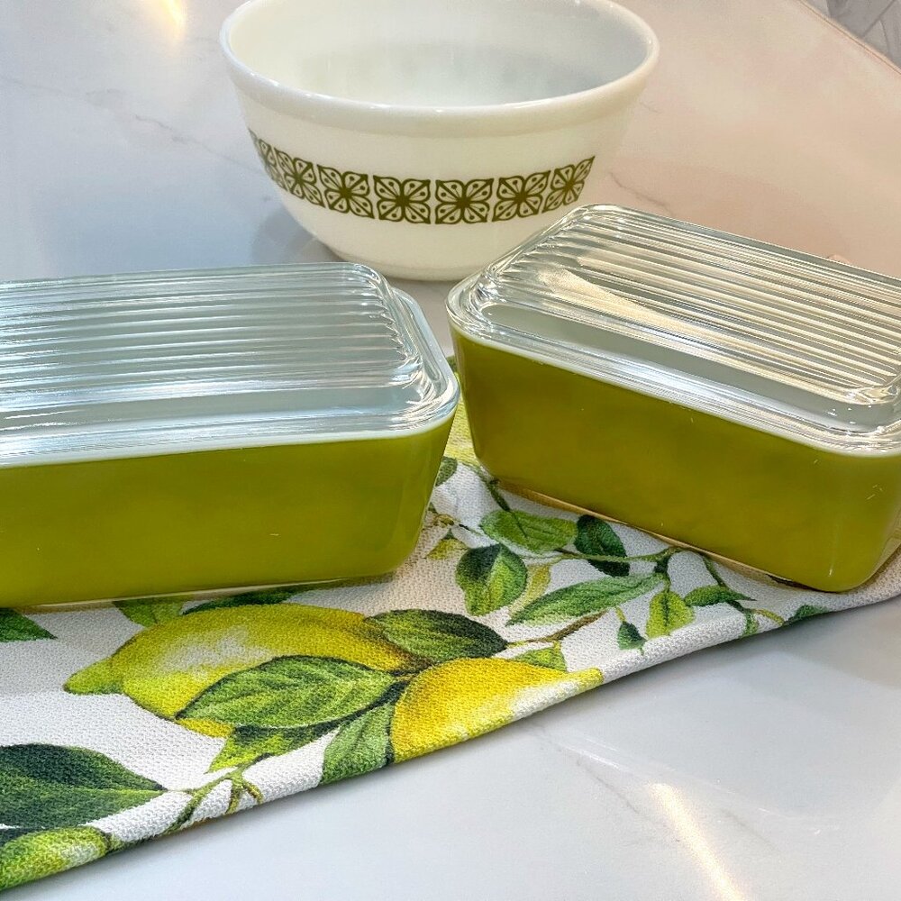 4-Pc 1960s Pyrex Refrigerator Dishes with Lids- Super shape Vintage! - Picture 3 of 16